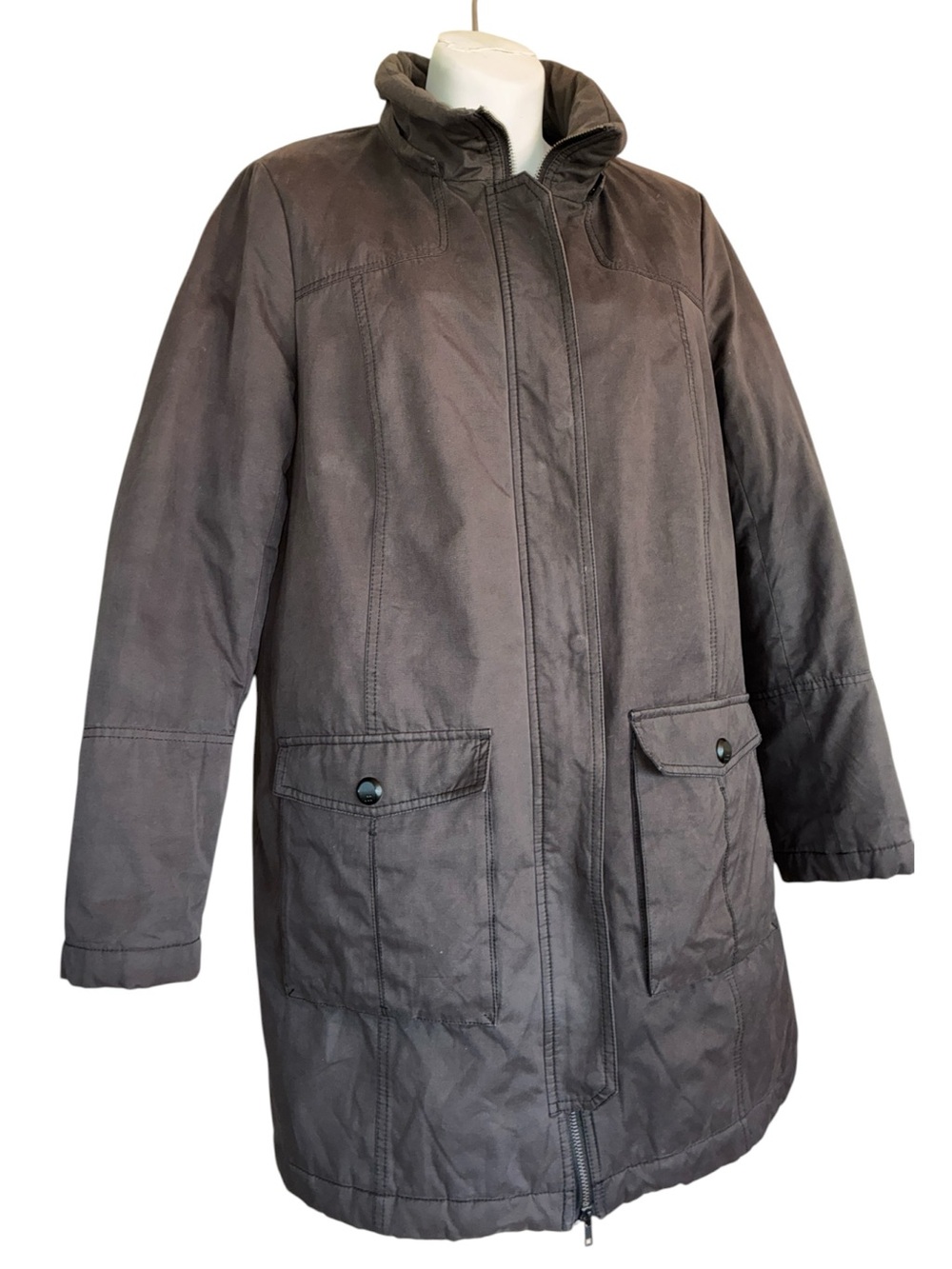Soia & Kyo Winter Coat Women's L, Grey, quilted lining, zip, flap pockets. EUC